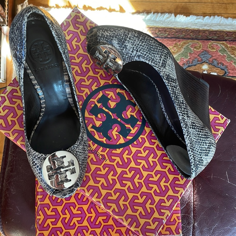 Tory Burch grey,black cream  wedge